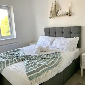 Modern & Cosy 2-bed Near Nec, Airport & Jlr! Holiday home Birmingham